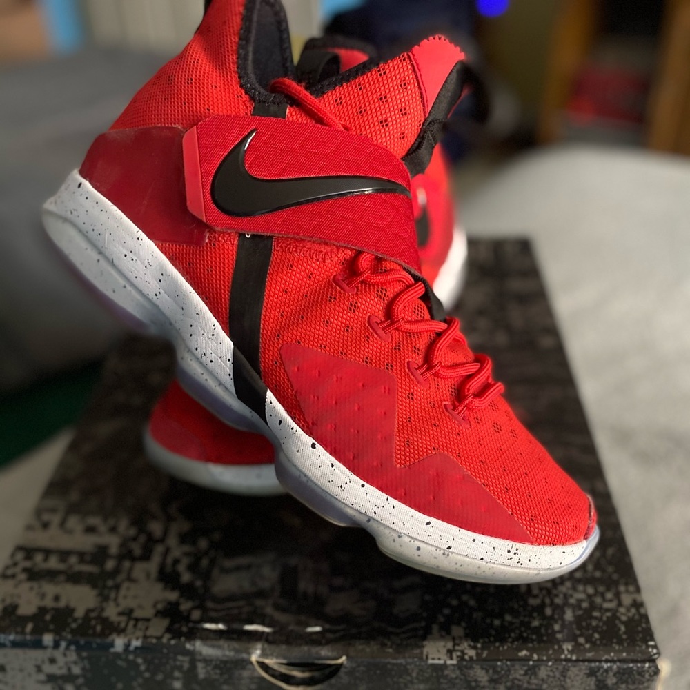 LEBRON XIV